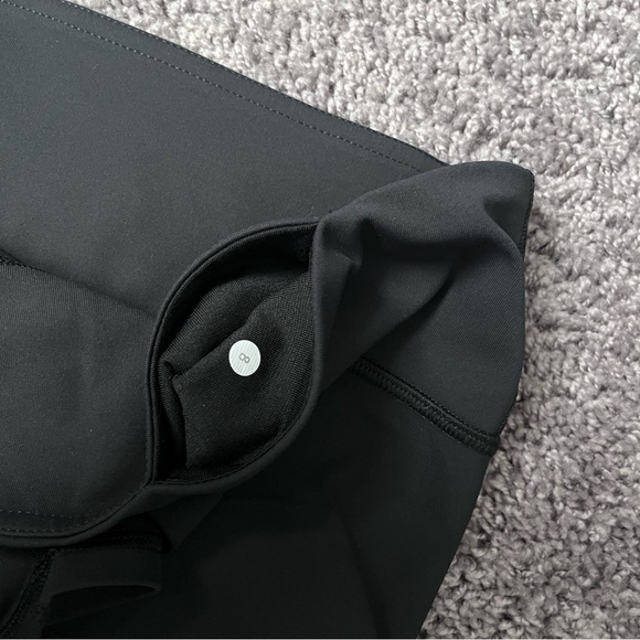 LULU LEMON | Shorts - Picture 4 of 8